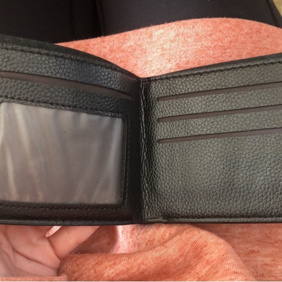 NEW Jeep Vegan Leather Bifold Black Logo Wallet ID Cards Bill - Picture 3 of 5